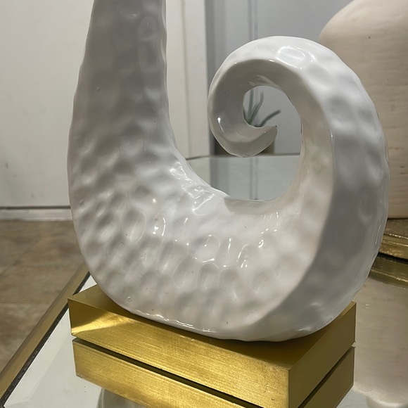 White shell - Picture 2 of 3